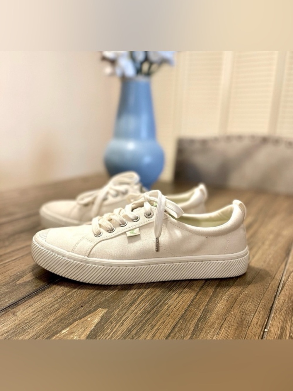 Cariuma OCA Low Off-White Canvas 9W/7.5M Lace-Up Sneaker Cap Toe Organic Casual